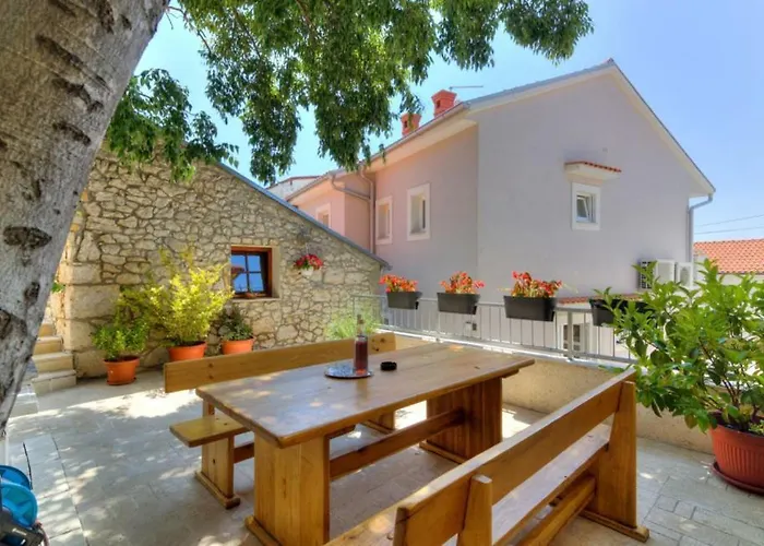 Villa Beautiful Stella Blue In *